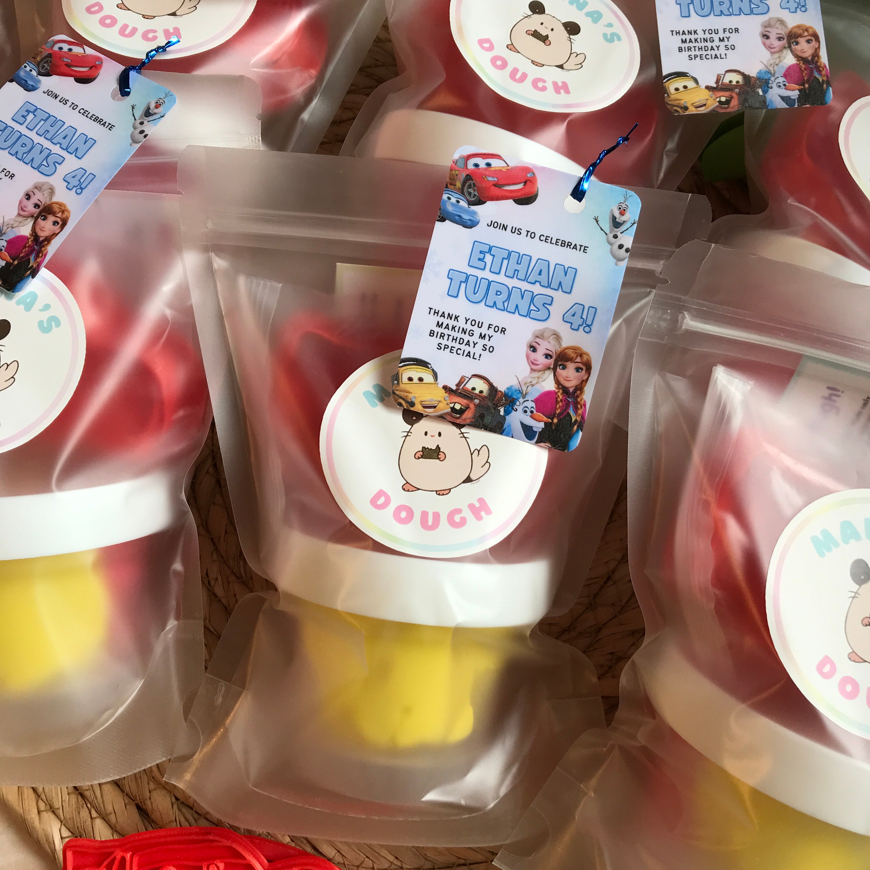 Close up of Lightning McQueen Party Pack. Contains one tub of playdough, one lightning mcqueen playdough cutter and a gift tag