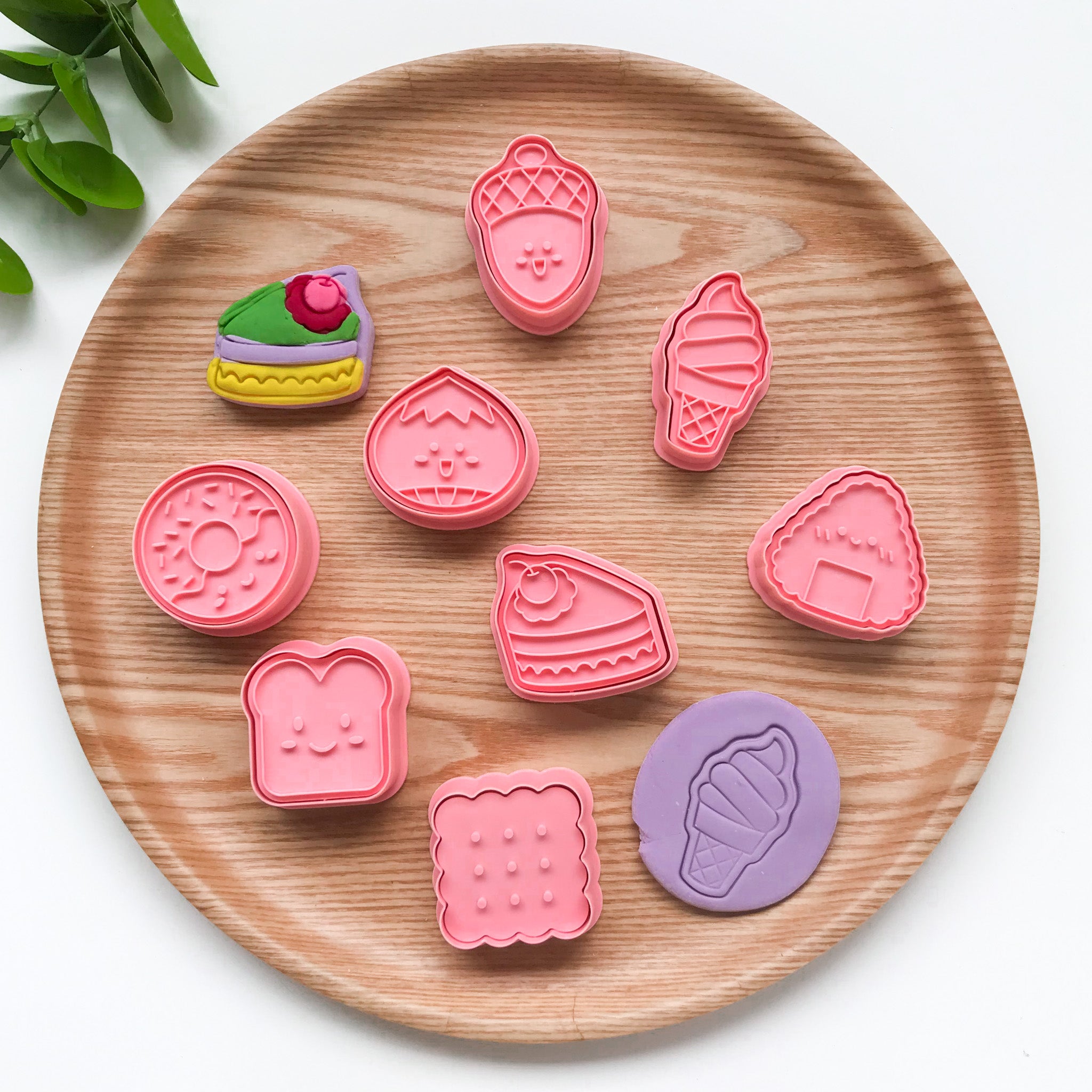 A set of 8 snack themed playdough cutters featuring different foods such as donut, toast, biscuit, cake, bao, acorn, ice cream and onigiri